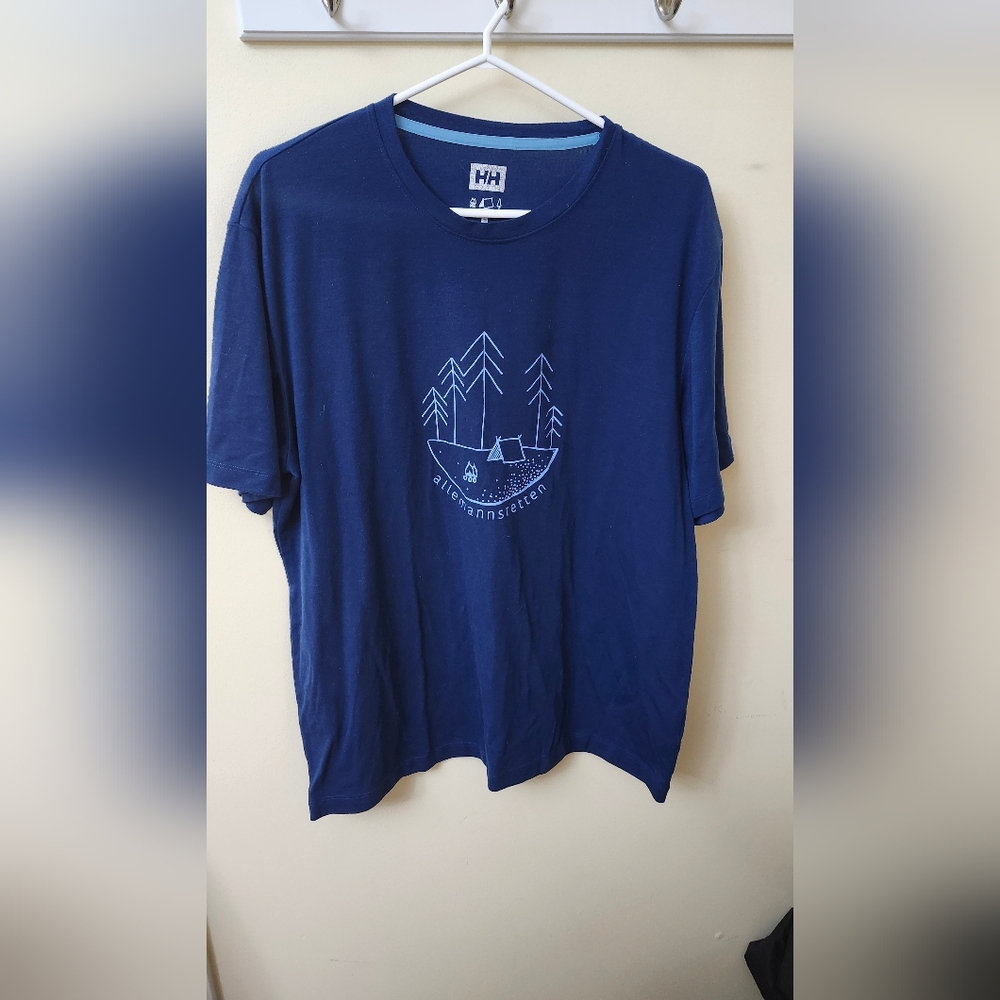 Mens Xl Helly Hansen Blue Graphic Tshirt.
